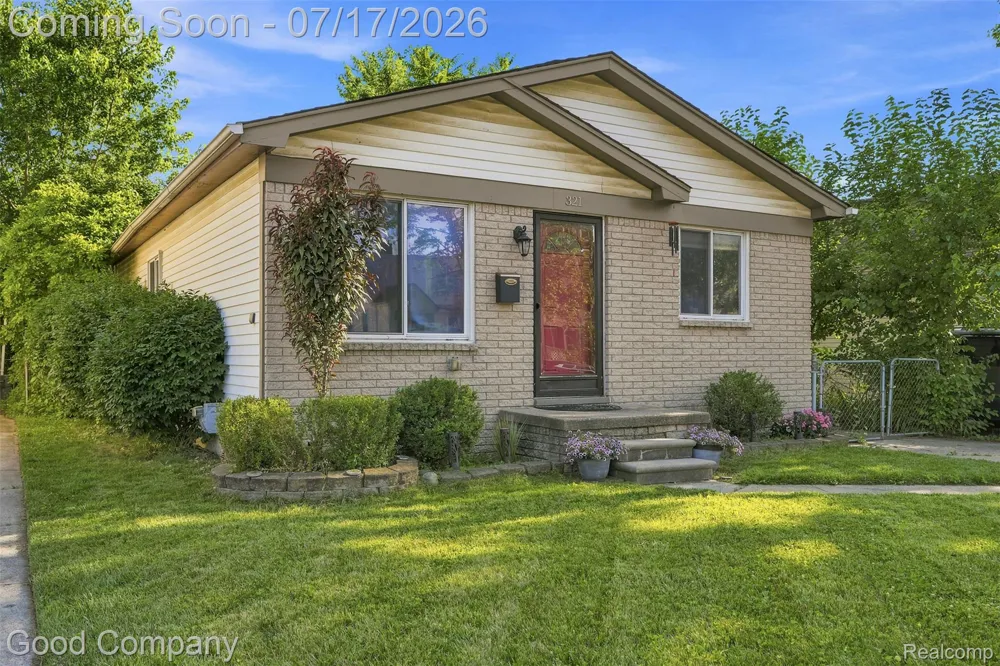 321 Manatee Avenue Hazel Park City, MI 48030