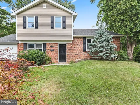 821 SWEETBRIAR DRIVE