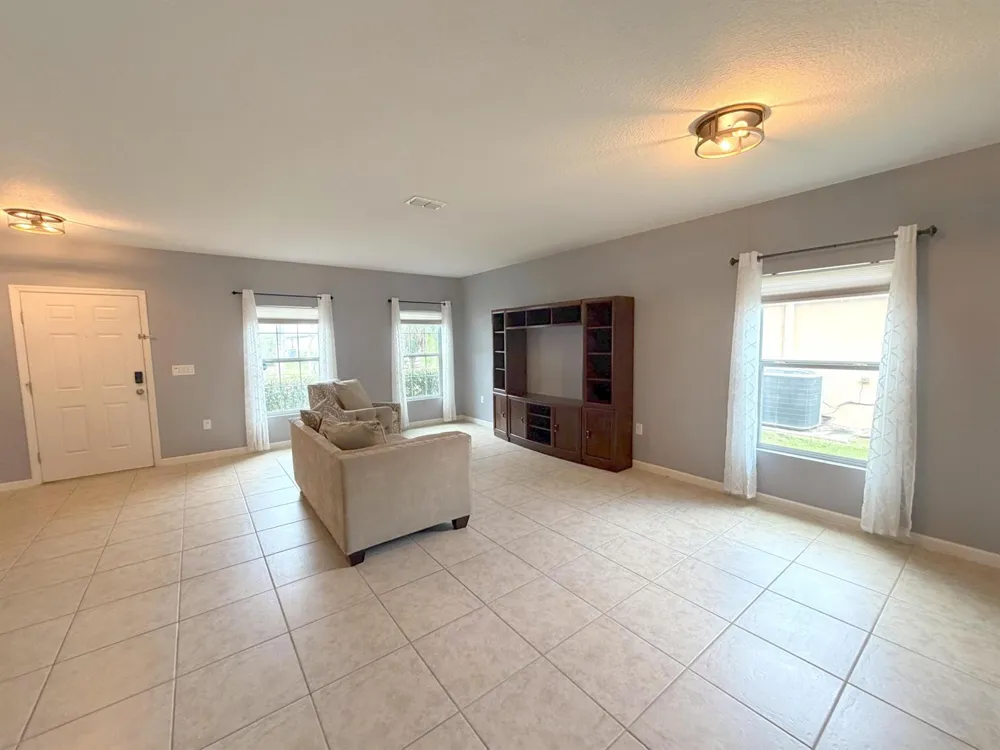 1269 SW Lexington Manor SW Vero Beach, FL 32962