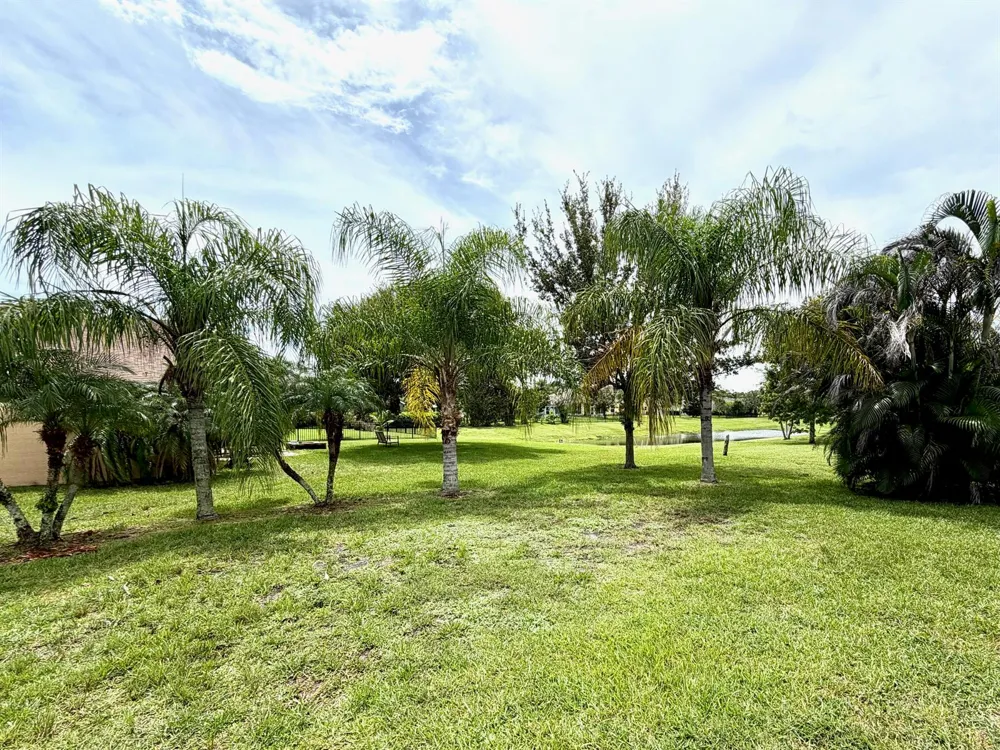 1269 SW Lexington Manor SW Vero Beach, FL 32962
