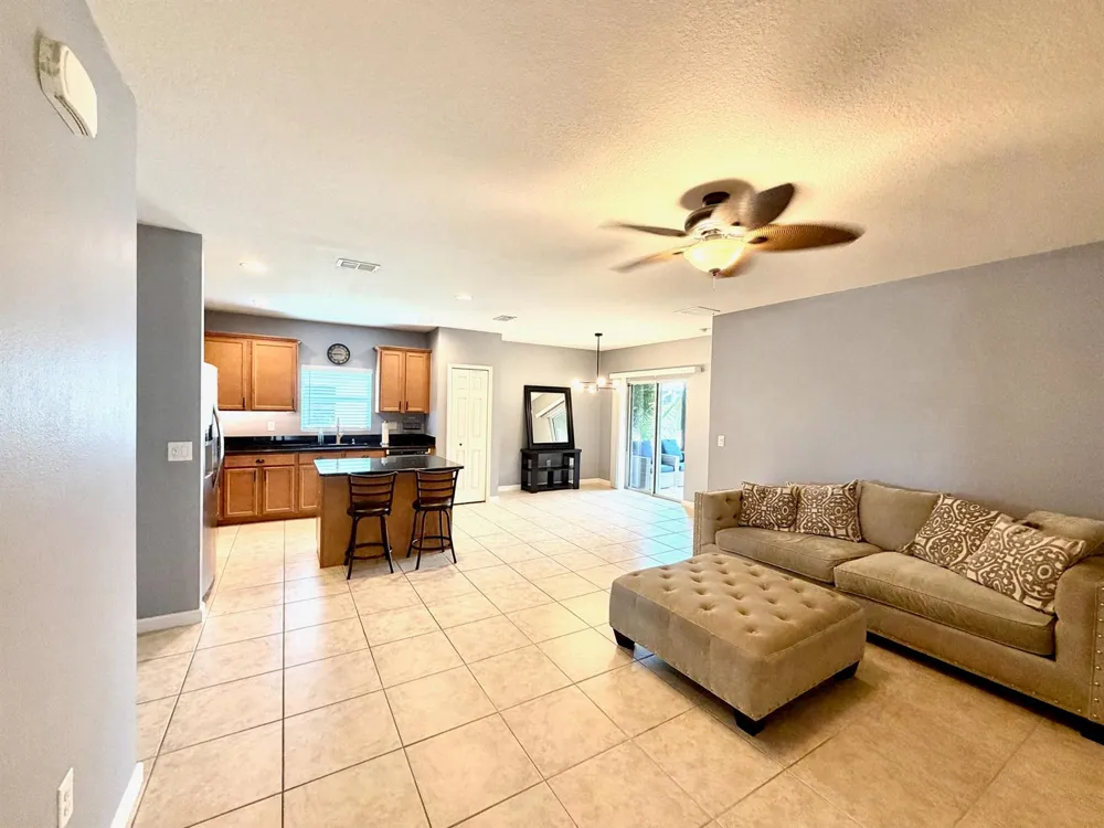 1269 SW Lexington Manor SW Vero Beach, FL 32962