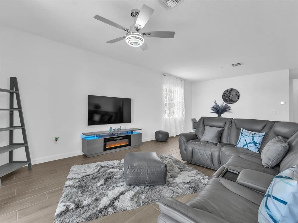 7961 Lakes Edge Lane Port Charlotte, FL 33981