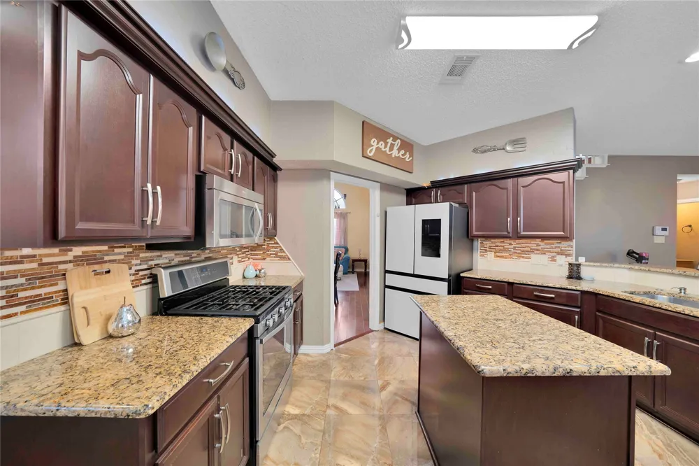 9352 Riverwalk Lane Irving, TX 75063