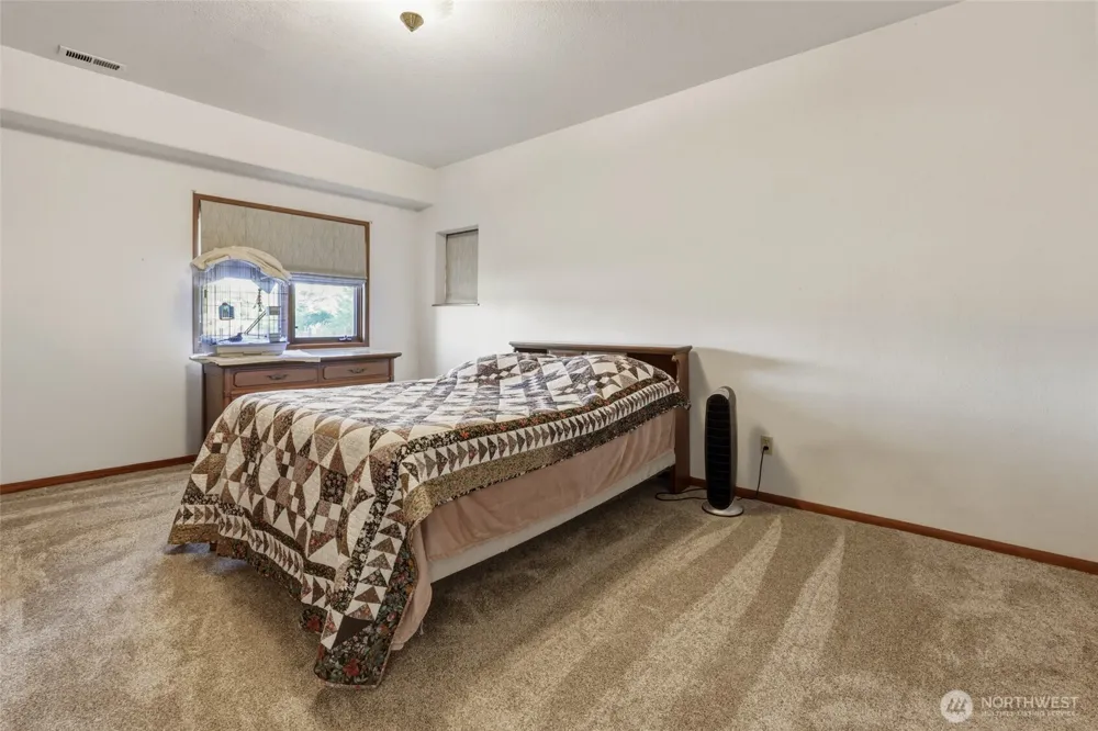 32 Thompson Lane Elma, WA 98541