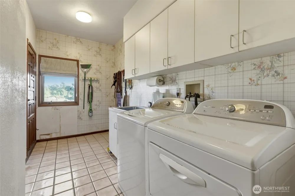32 Thompson Lane Elma, WA 98541