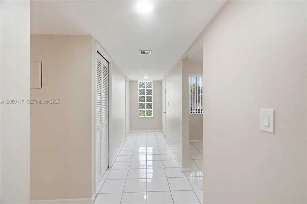 16252 Laurel Dr #201 Weston, FL 33326