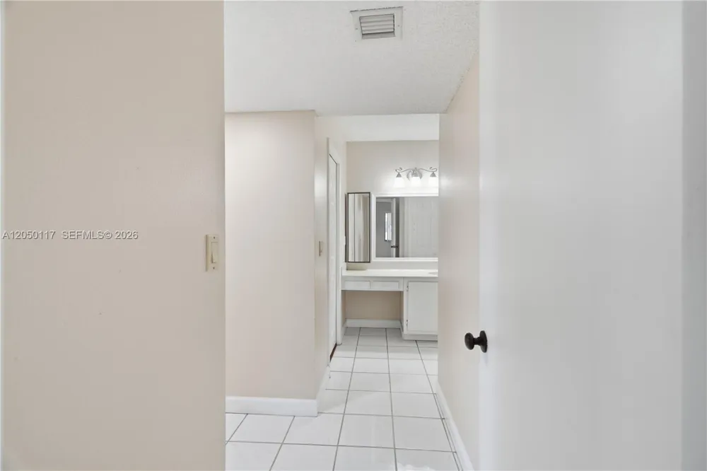 16252 Laurel Dr #201 Weston, FL 33326