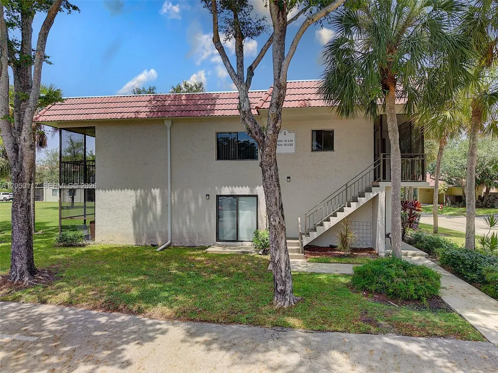 16252 Laurel Dr #201 Weston, FL 33326