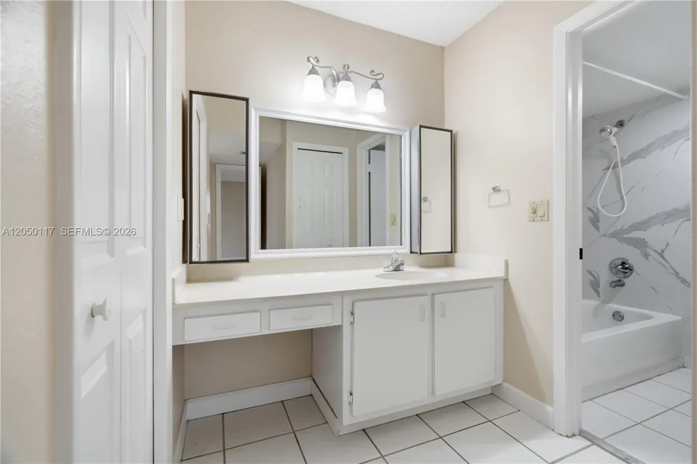 16252 Laurel Dr #201 Weston, FL 33326