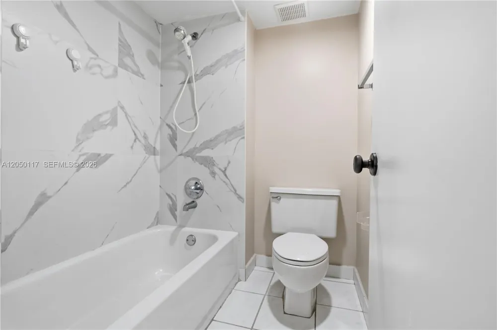 16252 Laurel Dr #201 Weston, FL 33326