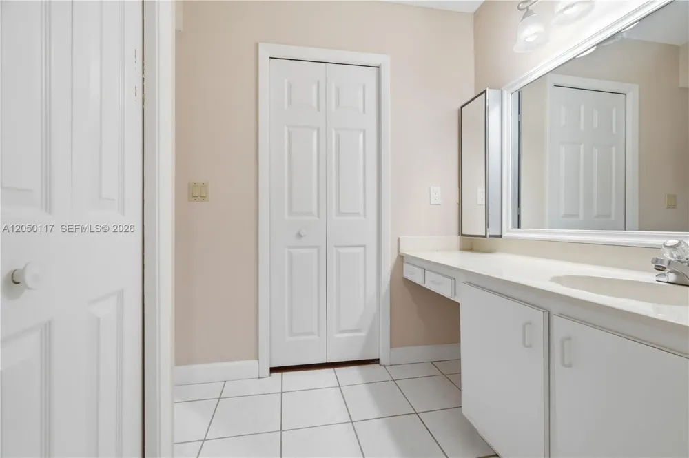 16252 Laurel Dr #201 Weston, FL 33326