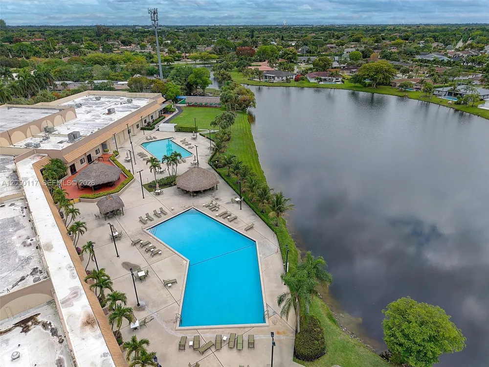 16252 Laurel Dr #201 Weston, FL 33326