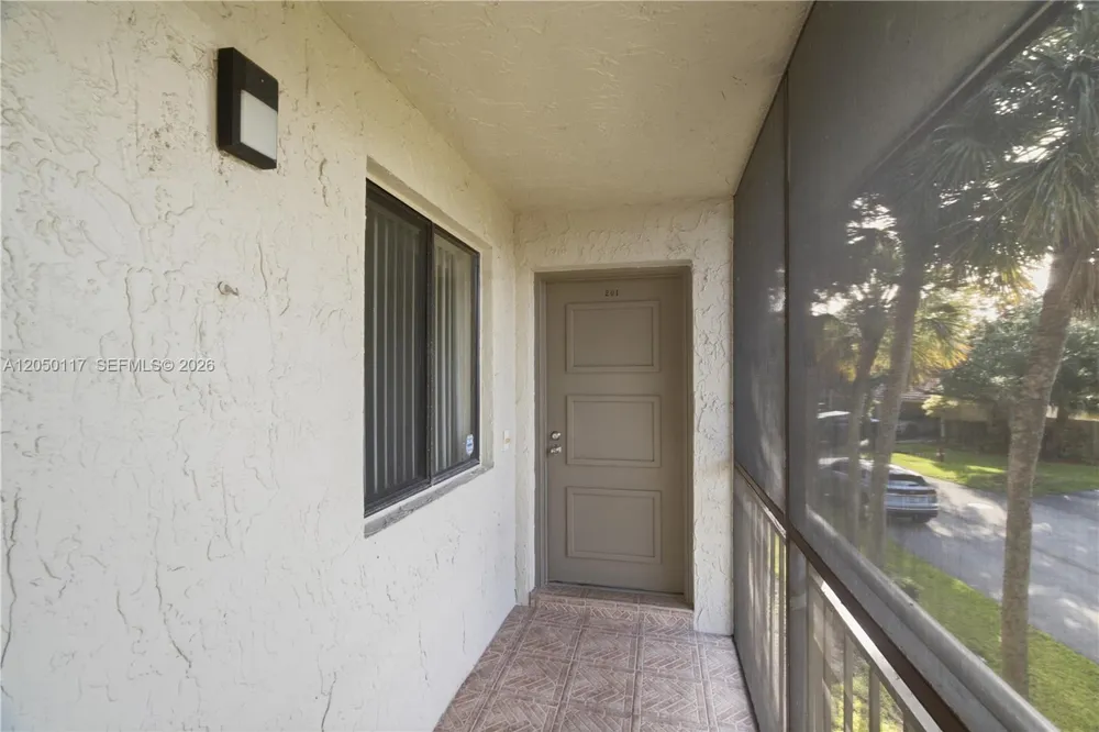 16252 Laurel Dr #201 Weston, FL 33326