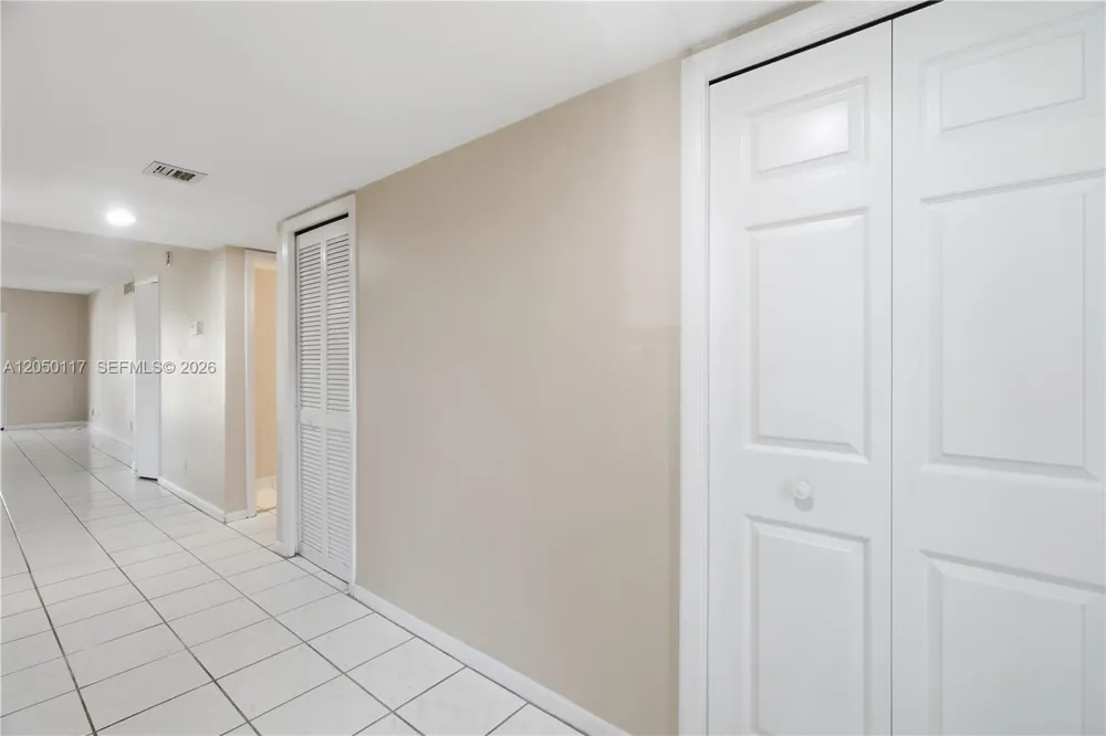 16252 Laurel Dr #201 Weston, FL 33326