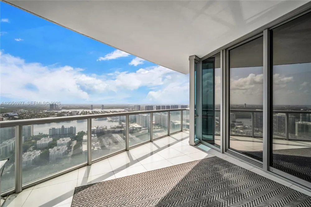 17121 Collins Avenue #4205 Sunny Isles Beach, FL 33160