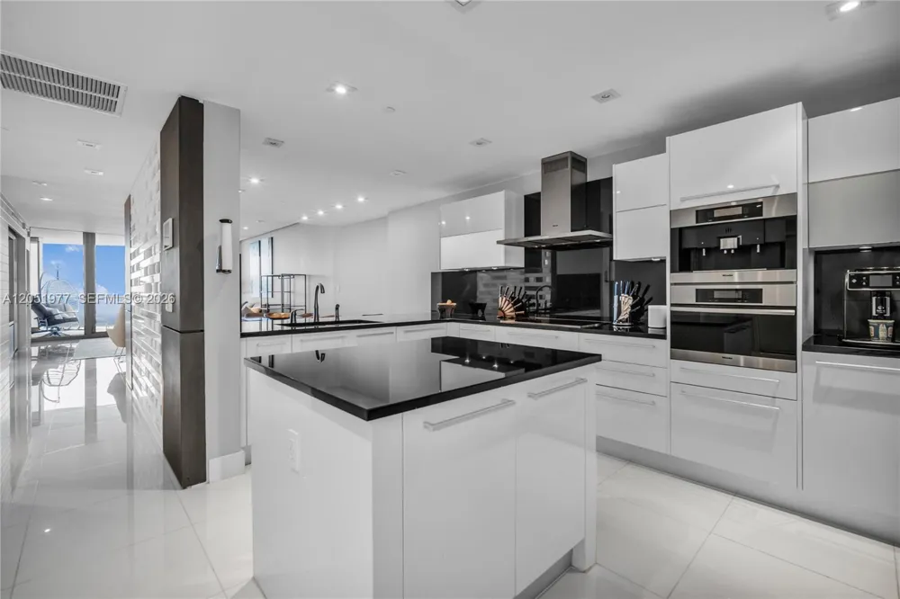 17121 Collins Avenue #4205 Sunny Isles Beach, FL 33160