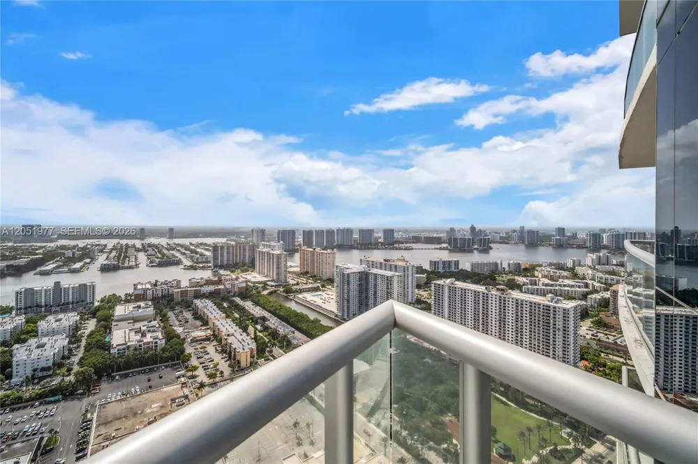 17121 Collins Avenue #4205 Sunny Isles Beach, FL 33160