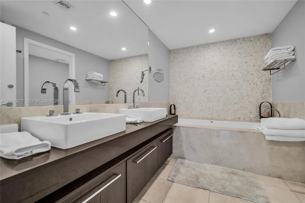 17121 Collins Avenue #4205 Sunny Isles Beach, FL 33160