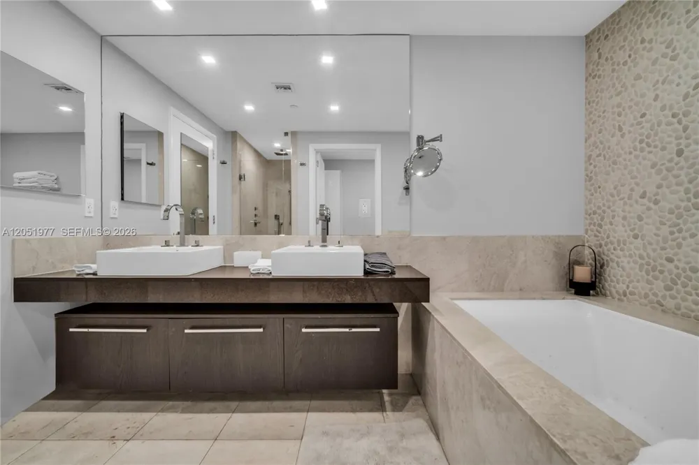 17121 Collins Avenue #4205 Sunny Isles Beach, FL 33160