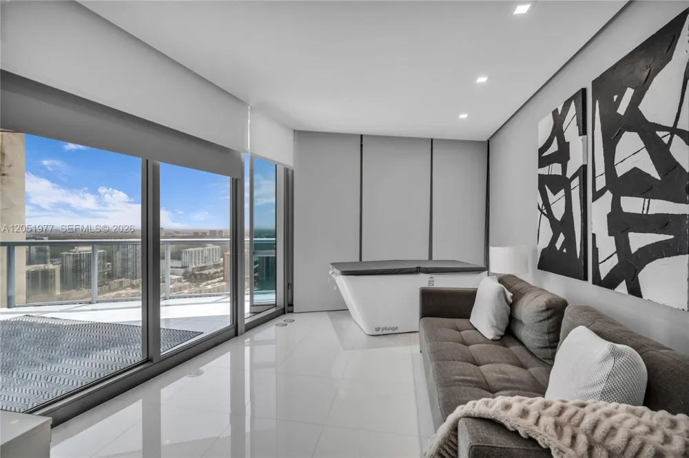 17121 Collins Avenue #4205 Sunny Isles Beach, FL 33160