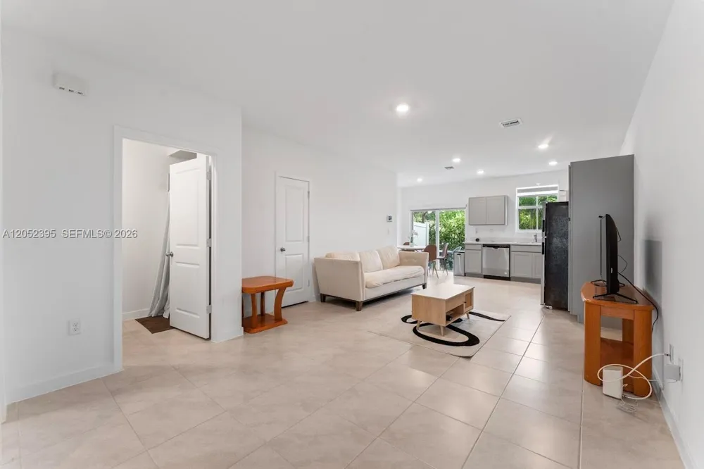 336 NW 8th Ct Pompano Beach, FL 33060
