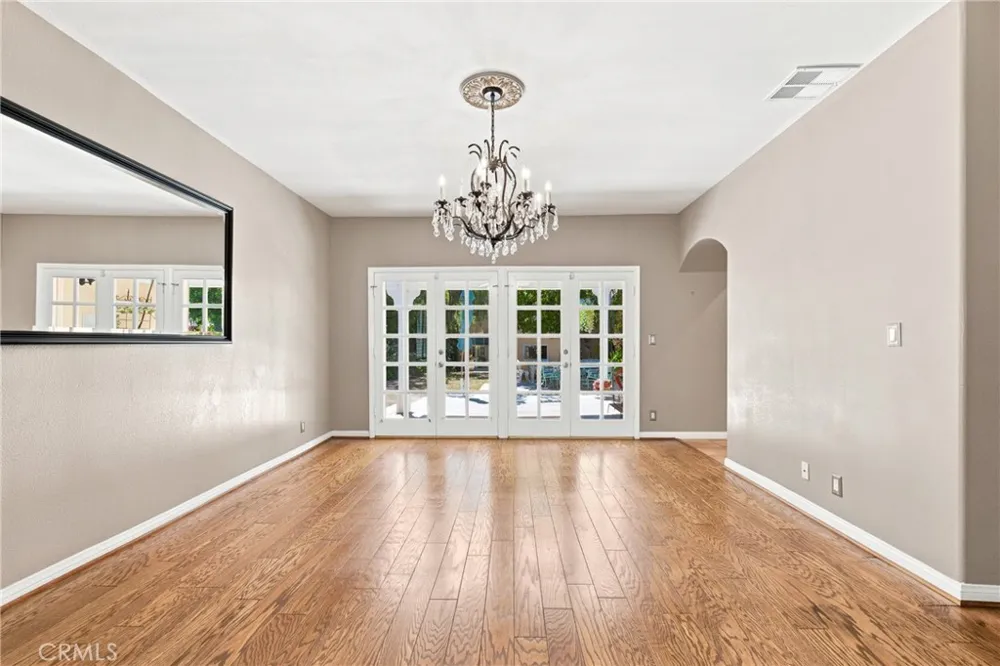 10925 Willowbrae Chatsworth, CA 91311