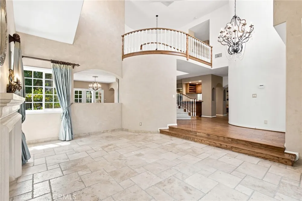 10925 Willowbrae Chatsworth, CA 91311