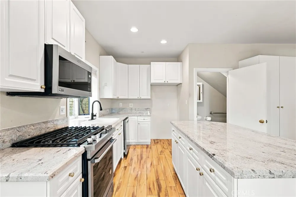 10925 Willowbrae Chatsworth, CA 91311