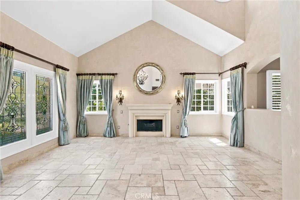 10925 Willowbrae Chatsworth, CA 91311