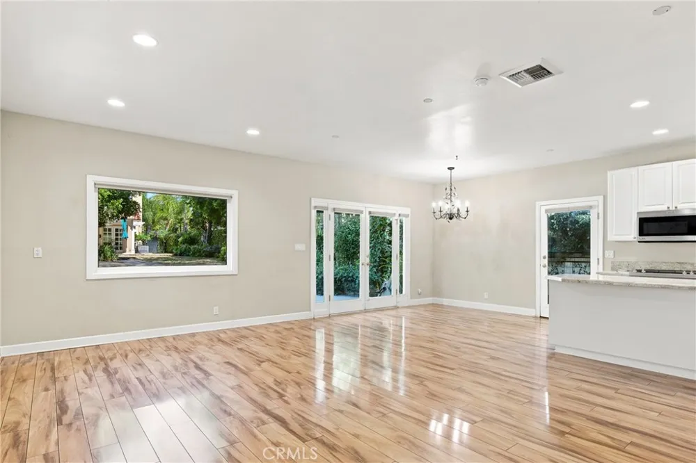 10925 Willowbrae Chatsworth, CA 91311