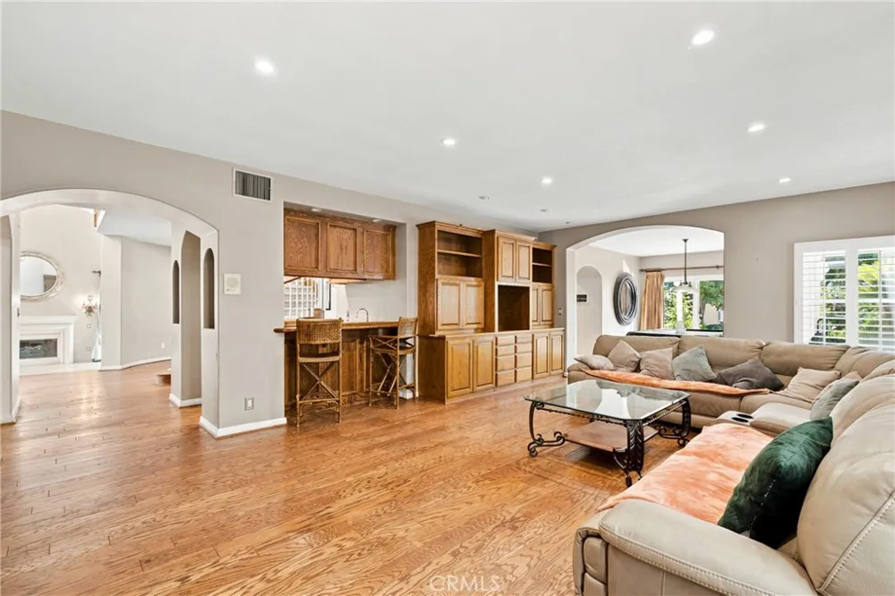 10925 Willowbrae Chatsworth, CA 91311