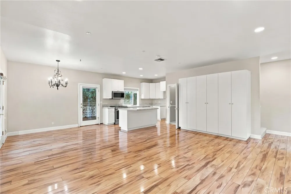 10925 Willowbrae Chatsworth, CA 91311