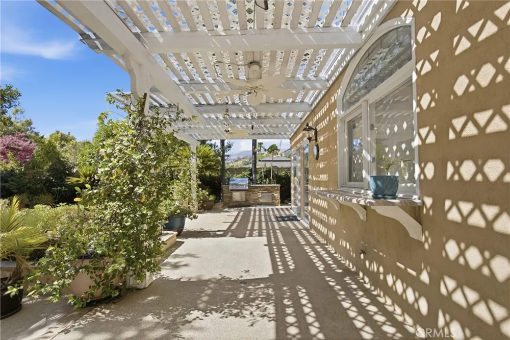10925 Willowbrae Chatsworth, CA 91311