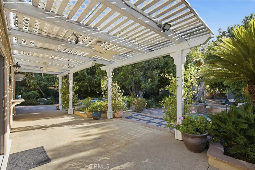 10925 Willowbrae Chatsworth, CA 91311