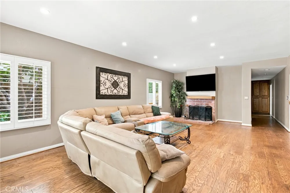 10925 Willowbrae Chatsworth, CA 91311