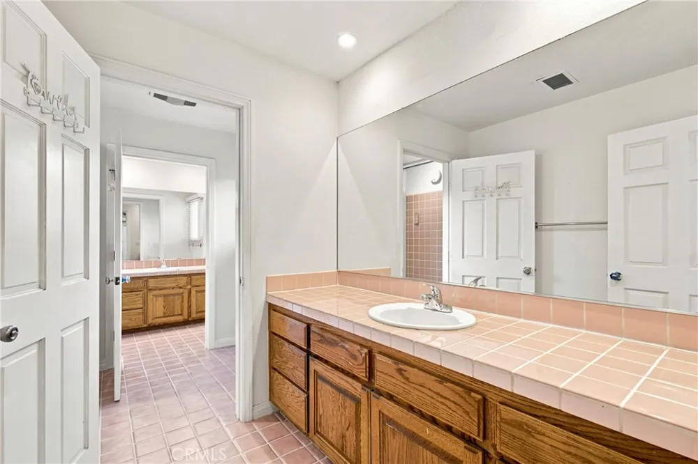 10925 Willowbrae Chatsworth, CA 91311