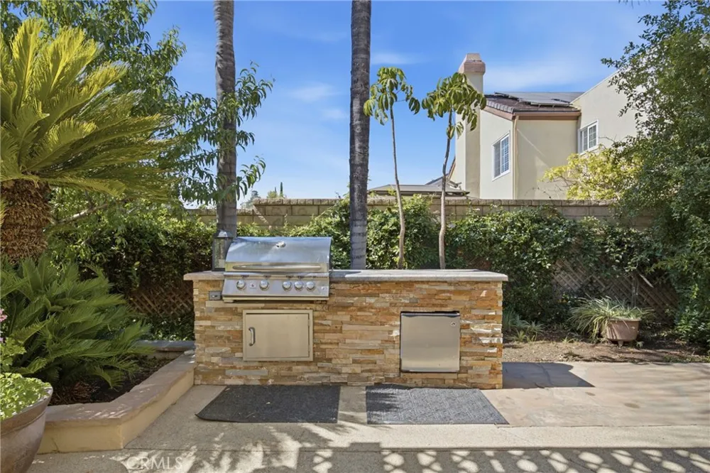 10925 Willowbrae Chatsworth, CA 91311