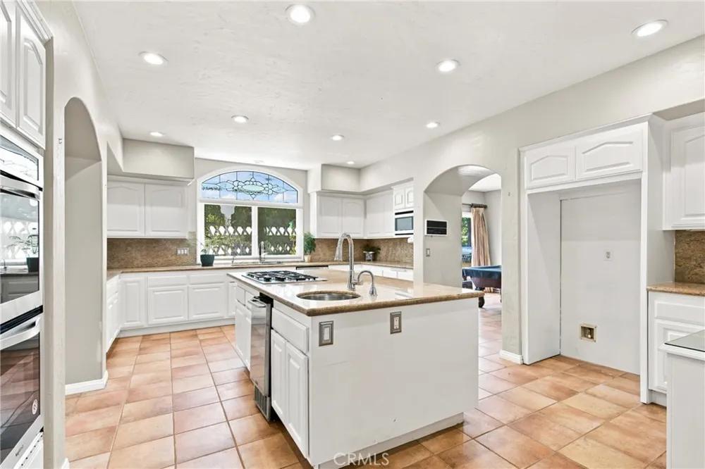 10925 Willowbrae Chatsworth, CA 91311