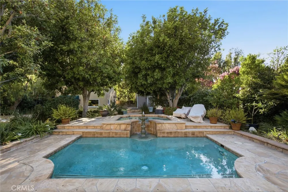 10925 Willowbrae Chatsworth, CA 91311