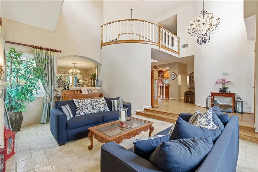 10925 Willowbrae Chatsworth, CA 91311