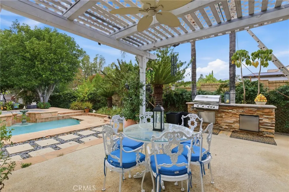 10925 Willowbrae Chatsworth, CA 91311