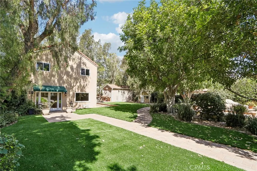 10925 Willowbrae Chatsworth, CA 91311