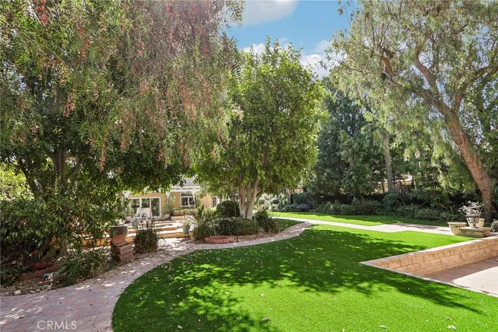 10925 Willowbrae Chatsworth, CA 91311