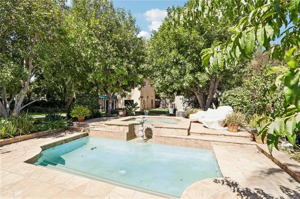 10925 Willowbrae Chatsworth, CA 91311