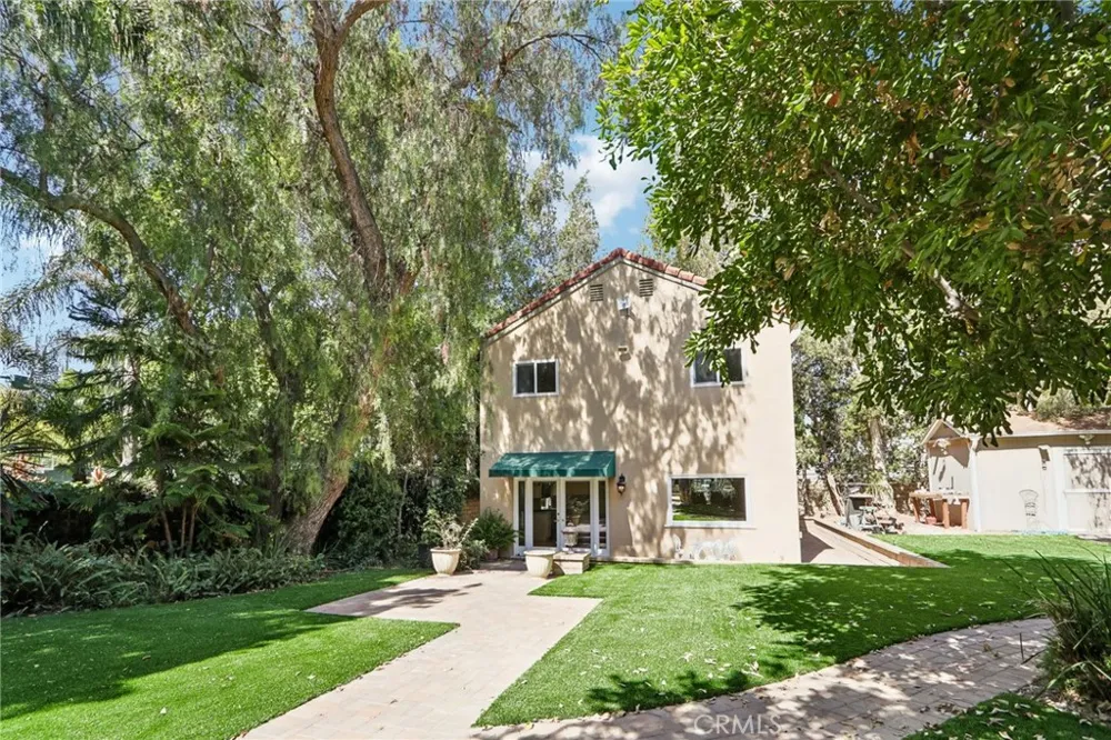 10925 Willowbrae Chatsworth, CA 91311