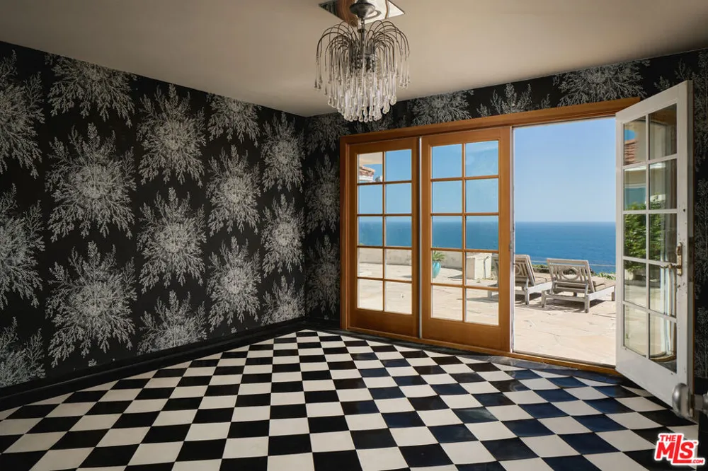 4121 Creciente Drive Santa Barbara, CA 93110