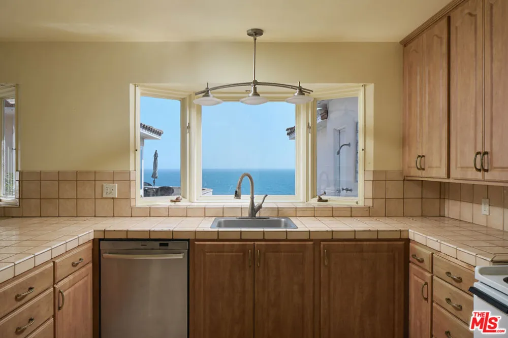 4121 Creciente Drive Santa Barbara, CA 93110