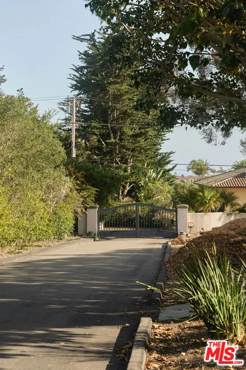 3236 Braemar Drive Santa Barbara, CA 93109