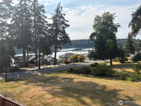 10142 Steamboat Island Road NW