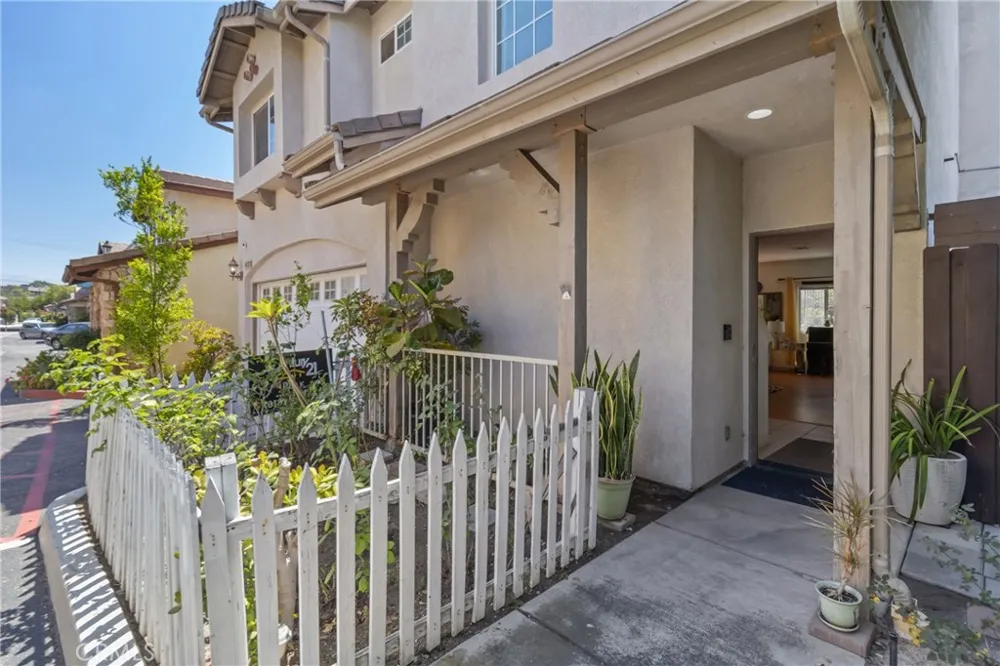 14522 Day Lily Panorama City, CA 91402